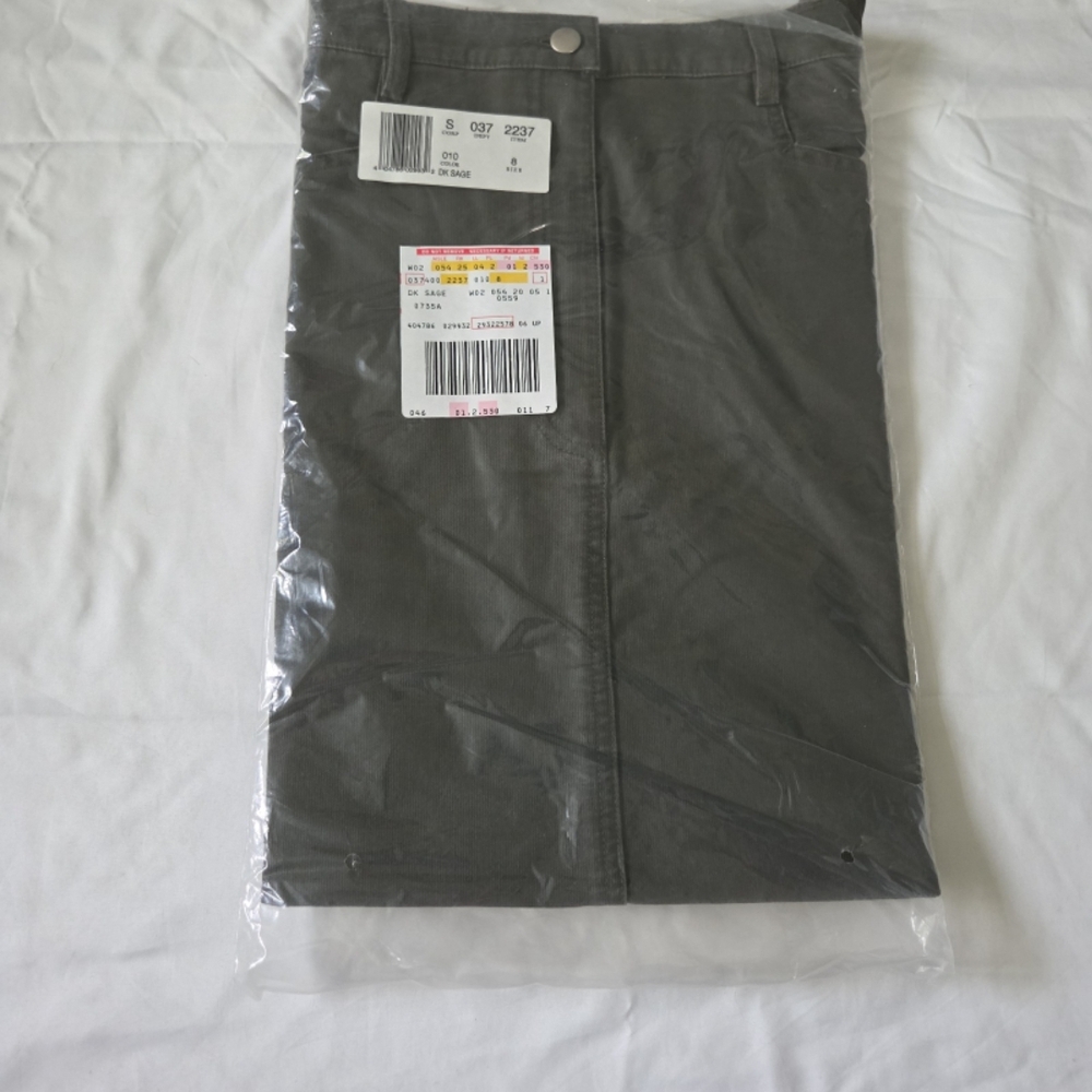 New reflections Women's size 8 green skirt #WS1